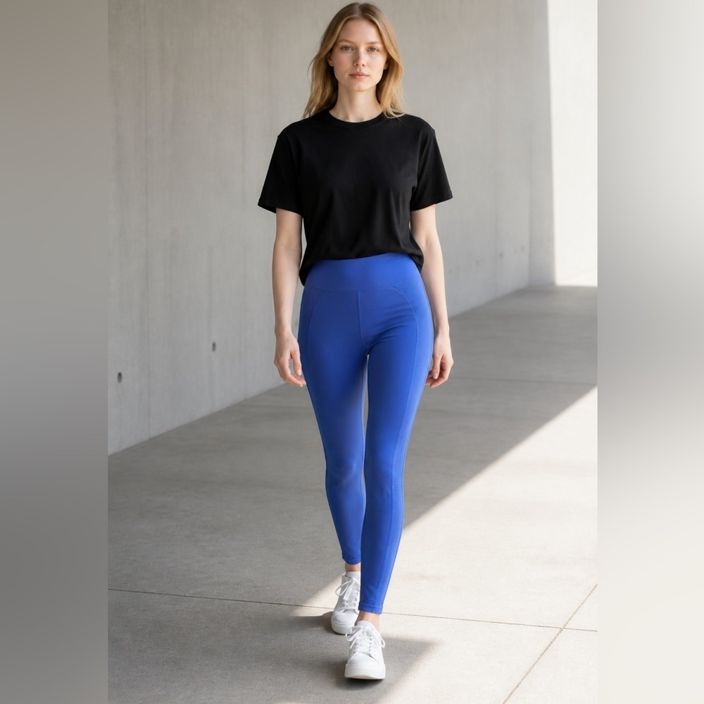 Lululemon Size 2 Everlux™️ and Mesh SHR Training Tight in Wild Indigo